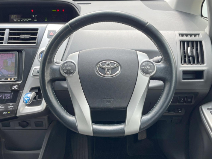 2012 Toyota Prius α DAA-ZVW41W (UW-6a0e768d90053)[12]