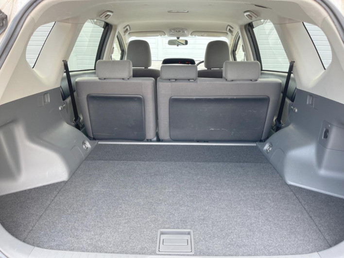 2012 Toyota Prius α DAA-ZVW41W (UW-6a0e768d90053)[10]