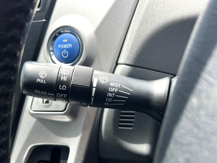 2013 Toyota Prius α DAA-ZVW41W (UW-6a0e768de633e)[20]