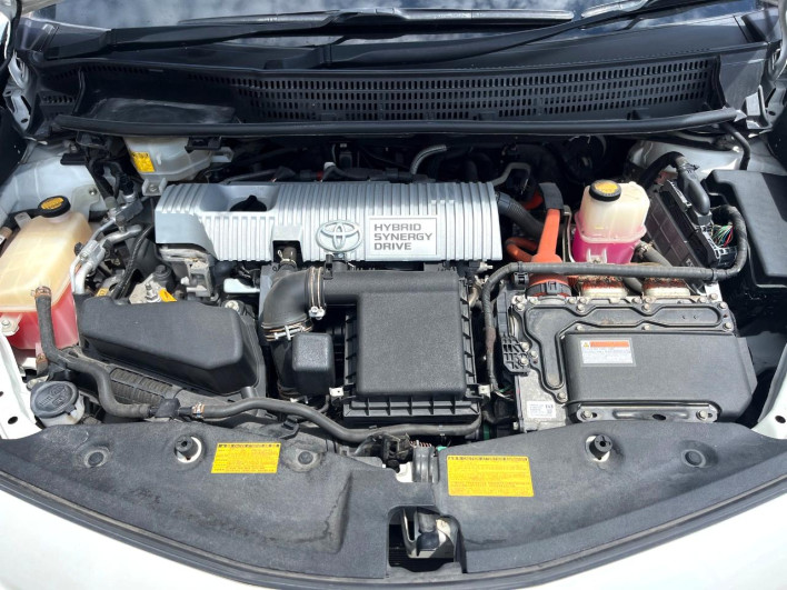 2013 Toyota Prius α DAA-ZVW41W (UW-6a0e768de633e)[6]