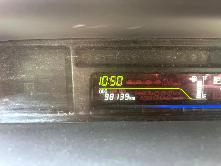 2013 Toyota Prius α DAA-ZVW41W (UW-6a0e768de633e)[2]