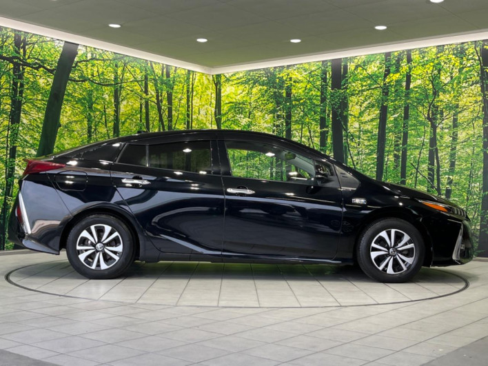 2017 Toyota Prius PHV DLA-ZVW52 (UW-6a0e7692857a3)[6]