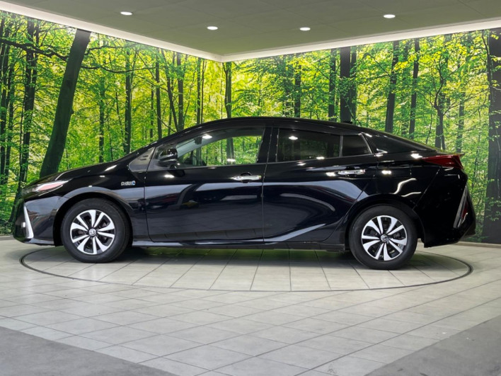 2017 Toyota Prius PHV DLA-ZVW52 (UW-6a0e7692857a3)[18]