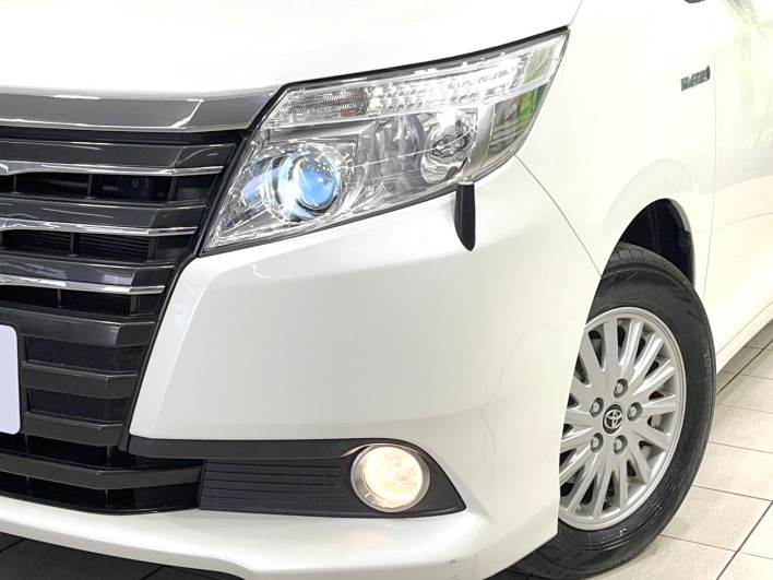 2015 Toyota Noah DAA-ZWR80G (UW-6a0e76966bb01)[16]