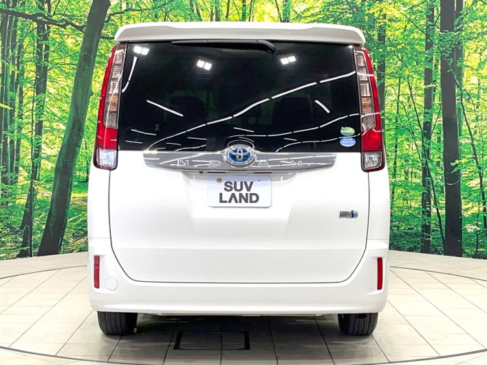 2015 Toyota Noah DAA-ZWR80G (UW-6a0e76966bb01)[4]