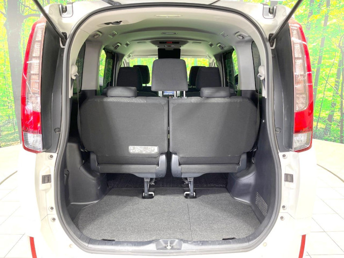 2015 Toyota Noah DAA-ZWR80G (UW-6a0e76966bb01)[24]