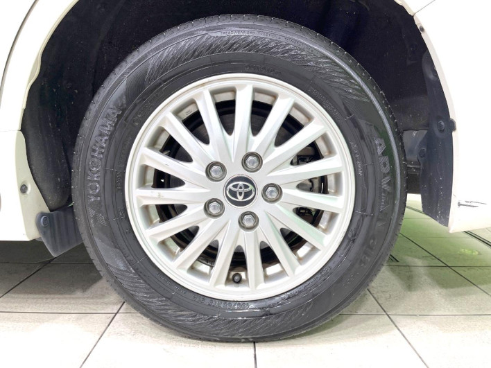 2015 Toyota Noah DAA-ZWR80G (UW-6a0e76966bb01)[13]