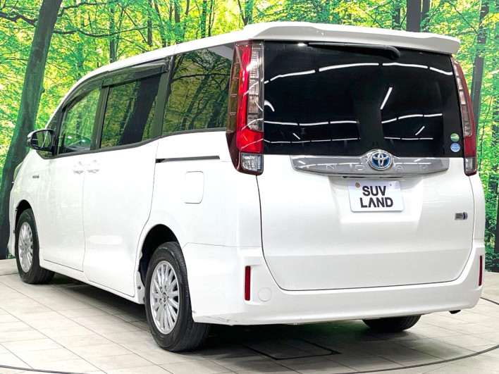 2015 Toyota Noah DAA-ZWR80G (UW-6a0e76966bb01)[11]