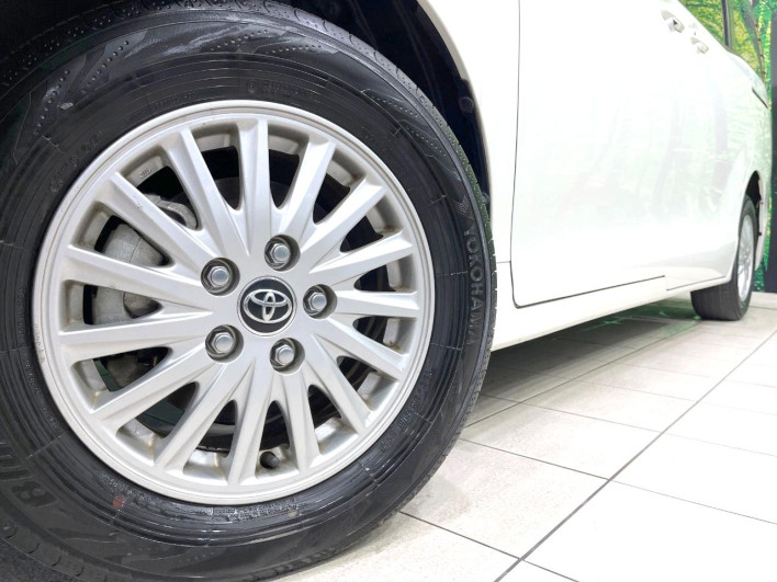 2015 Toyota Noah DAA-ZWR80G (UW-6a0e76966bb01)[12]