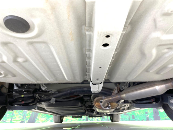 2015 Toyota Noah DAA-ZWR80G (UW-6a0e76966bb01)[20]