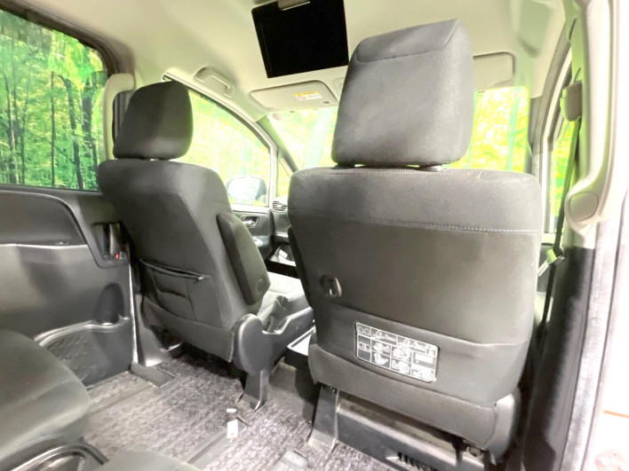 2015 Toyota Noah DAA-ZWR80G (UW-6a0e76966bb01)[28]