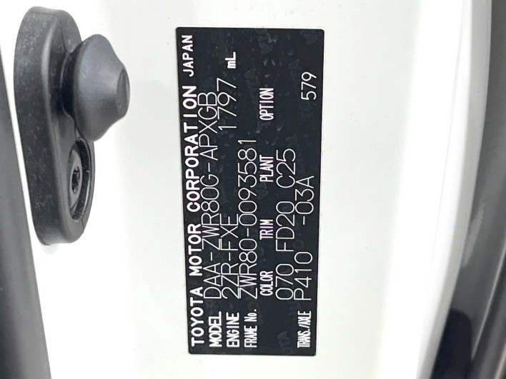 2015 Toyota Noah DAA-ZWR80G (UW-6a0e76966bb01)[1]