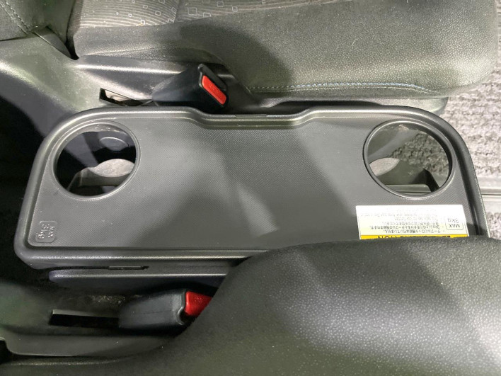 2015 Toyota Noah DAA-ZWR80G (UW-6a0e76966bb01)[29]