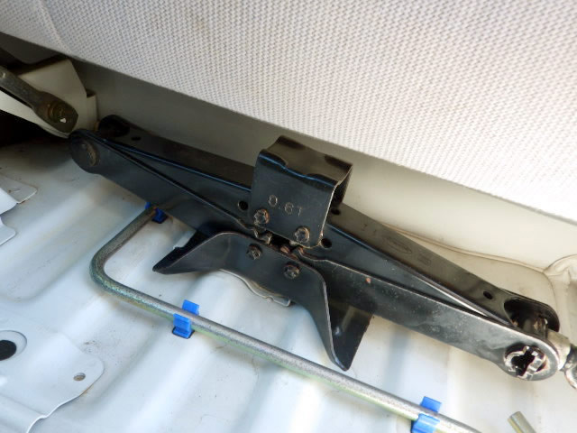 2001 Subaru Sambar Truck TT1 (UW-6a1ea98d76d7c)[18]