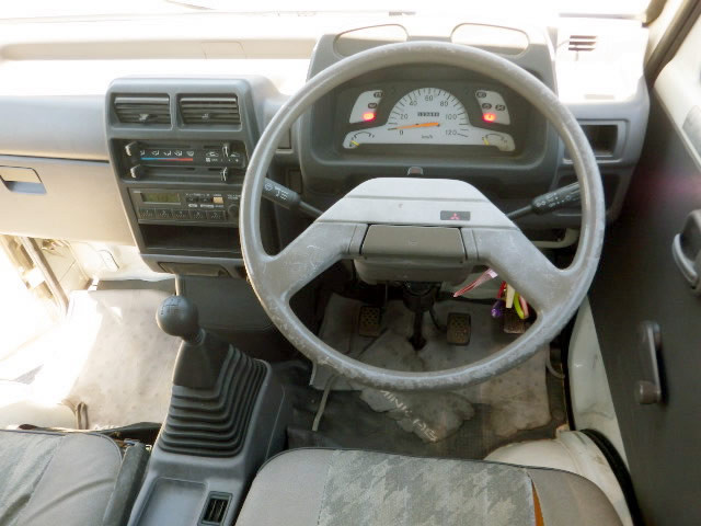 1994 Mitsubishi Minicab Truck U42T (UW-6a278b909cab1)[4]