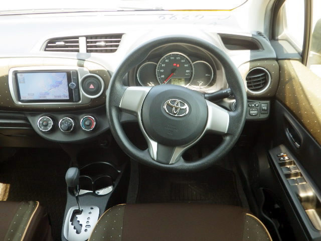 2012 Toyota Vitz KSP130 (UW-6a196077661ea)[4]