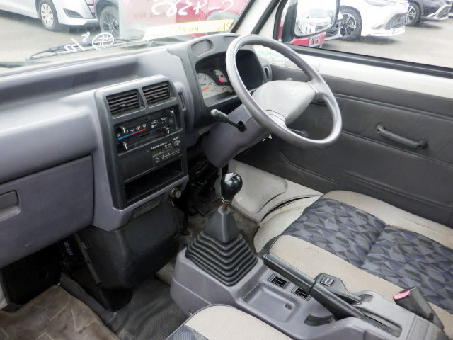 1996 Mitsubishi Minicab Truck U42T (UW-6a195292562d1)[9]