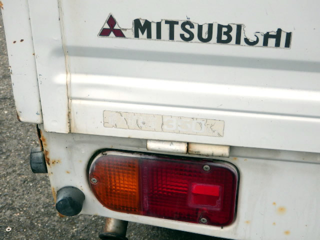1996 Mitsubishi Minicab Truck U42T (UW-6a195292562d1)[31]