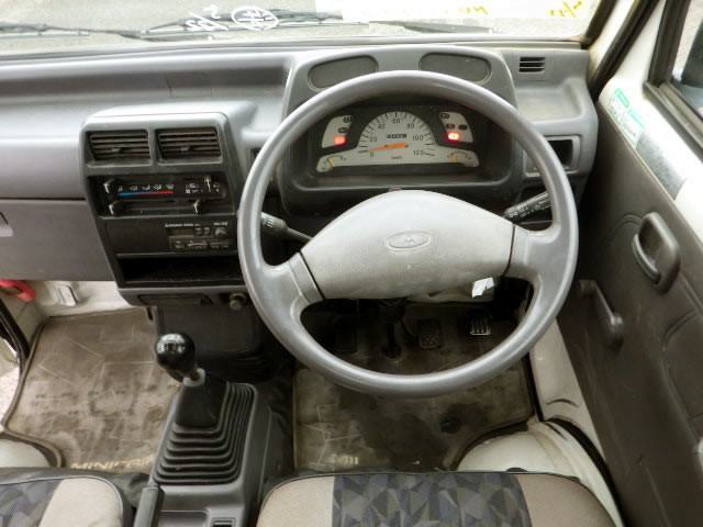 1996 Mitsubishi Minicab Truck U42T (UW-6a195292562d1)[4]