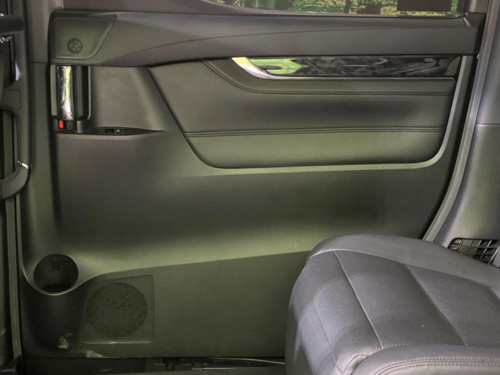 2020 Toyota Alphard Hybrid 6AA-AYH30W (UW-6a0fc820132a6)[17]