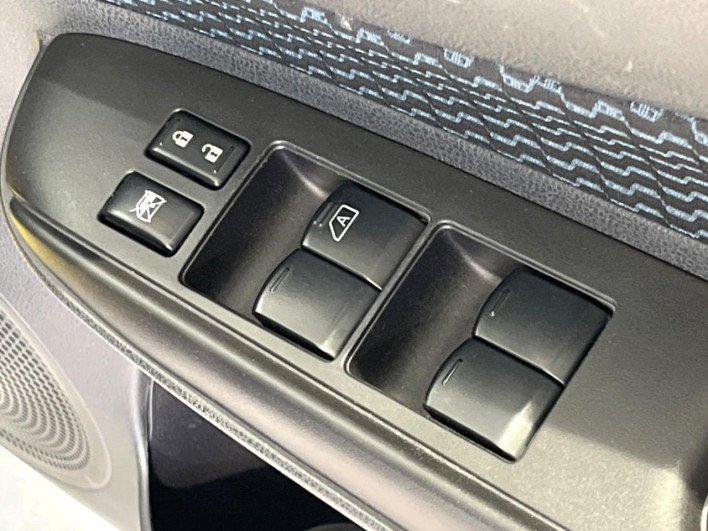 2013 Nissan Note DBA-E12 (UW-6a0fc8509e575)[22]