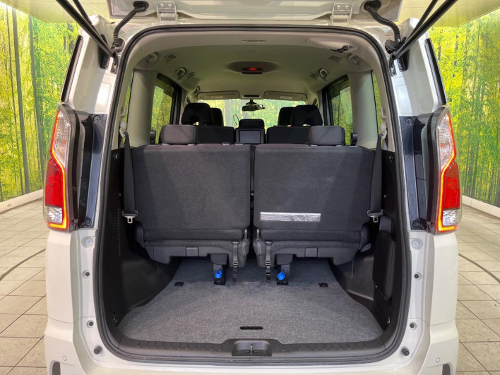 2017 Nissan Serena DAA-GFC27 (UW-6a0fc864a15a9)[17]