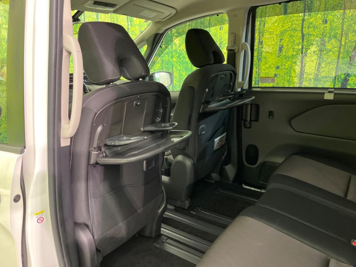 2017 Nissan Serena DAA-GFC27 (UW-6a0fc864a15a9)[10]