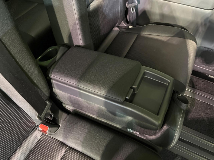 2017 Nissan Serena DAA-GFC27 (UW-6a0fc864a15a9)[29]