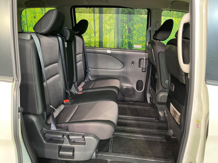 2017 Nissan Serena DAA-GFC27 (UW-6a0fc864a15a9)[26]