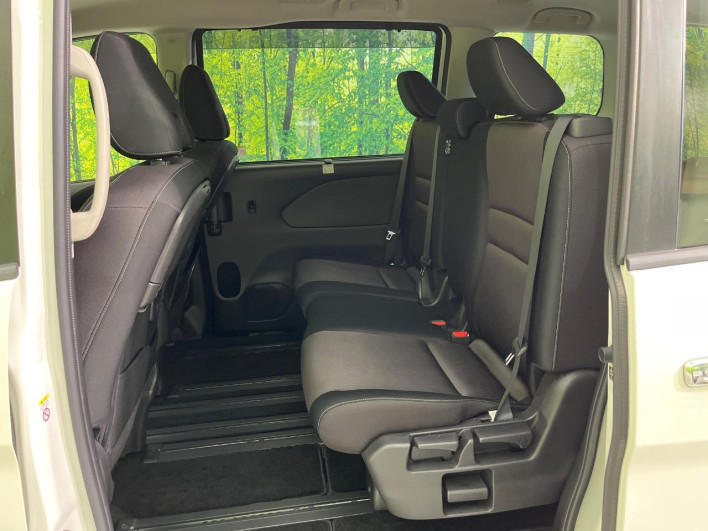 2017 Nissan Serena DAA-GFC27 (UW-6a0fc864a15a9)[8]