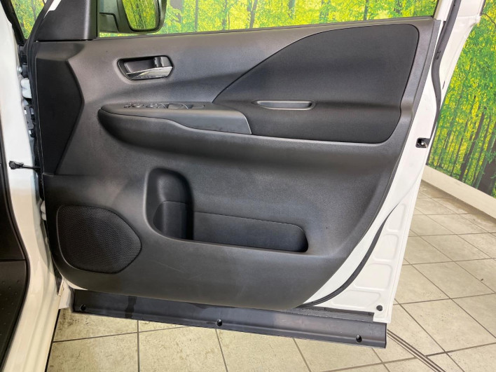 2017 Nissan Serena DAA-GFC27 (UW-6a0fc864a15a9)[25]