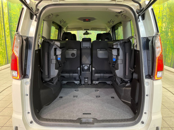 2017 Nissan Serena DAA-GFC27 (UW-6a0fc864a15a9)[20]