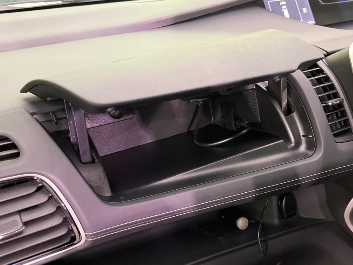 2017 Nissan Serena DAA-GFC27 (UW-6a0fc864a15a9)[13]