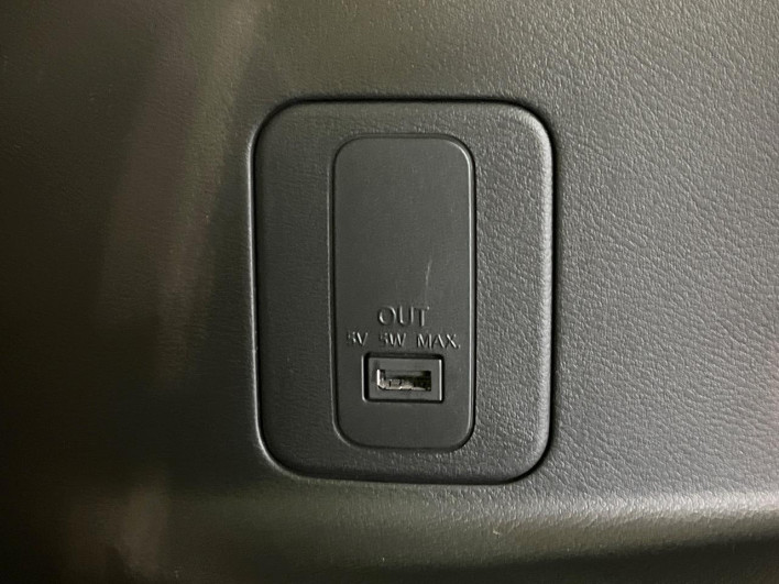 2017 Nissan Serena DAA-GFC27 (UW-6a0fc864a15a9)[19]