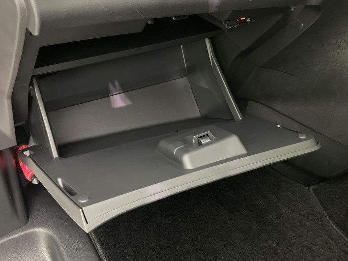 2017 Nissan Serena DAA-GFC27 (UW-6a0fc864a15a9)[12]