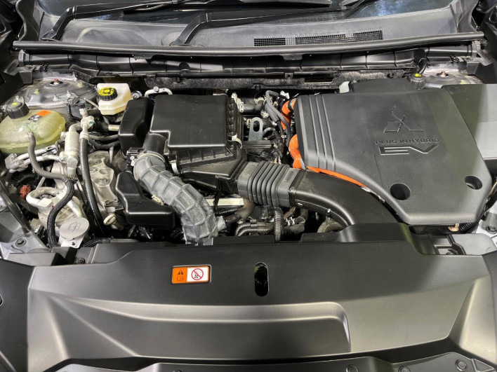 2022 Mitsubishi OUTLANDER PHEV 5LA-GN0W (UW-6a0fc86d90f95)[4]
