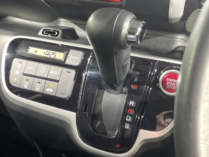 2017 Honda N-BOX CUSTOM DBA-JF1 (UW-6a0fc89ee4c9d)[20]