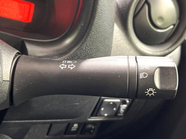 2014 Nissan March DBA-K13 (UW-6a0fc8beb9792)[15]