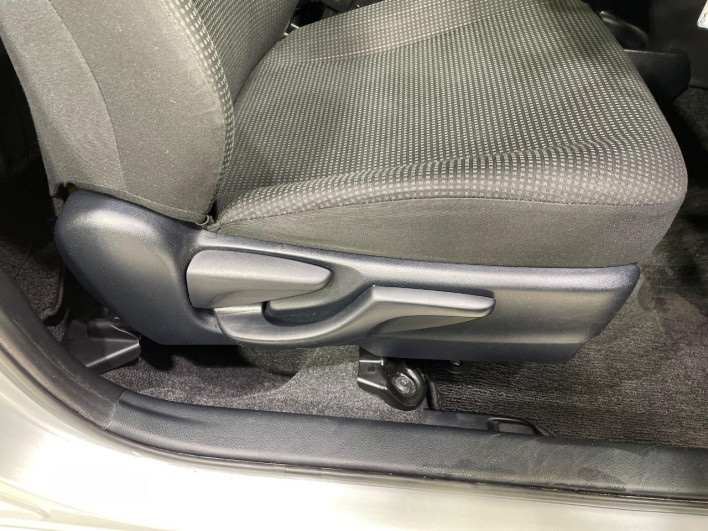 2015 Toyota Vitz DBA-KSP130 (UW-6a0fc8c89d3de)[22]