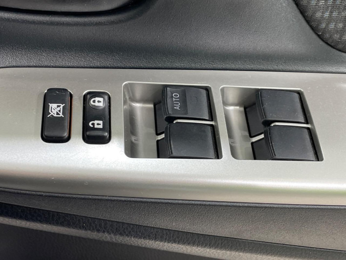 2015 Toyota Vitz DBA-KSP130 (UW-6a0fc8c89d3de)[9]