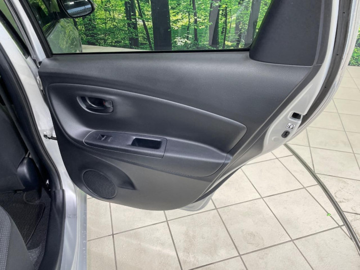 2015 Toyota Vitz DBA-KSP130 (UW-6a0fc8c89d3de)[26]
