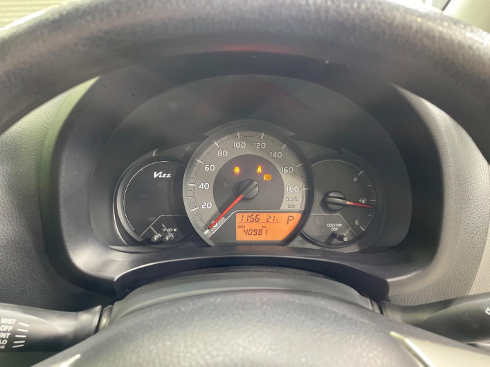 2015 Toyota Vitz DBA-KSP130 (UW-6a0fc8c89d3de)[17]