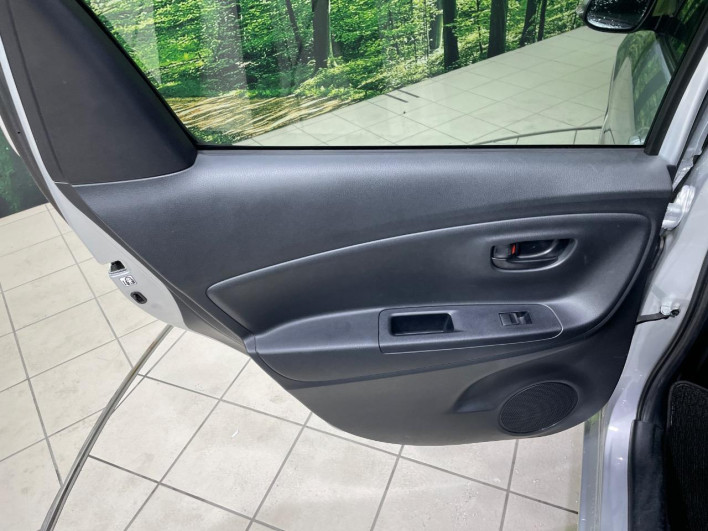 2015 Toyota Vitz DBA-KSP130 (UW-6a0fc8c89d3de)[27]