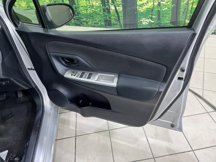 2015 Toyota Vitz DBA-KSP130 (UW-6a0fc8c89d3de)[25]