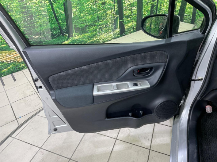 2015 Toyota Vitz DBA-KSP130 (UW-6a0fc8c89d3de)[28]
