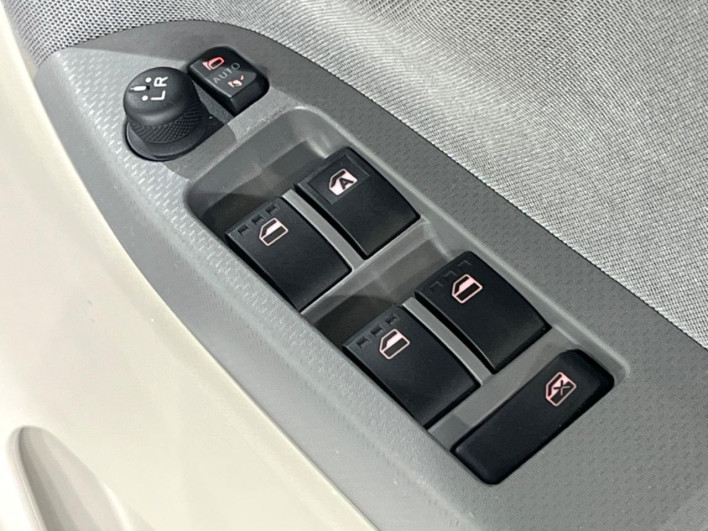 2018 Daihatsu Cast DBA-LA250S (UW-6a0fc8d352d42)[22]
