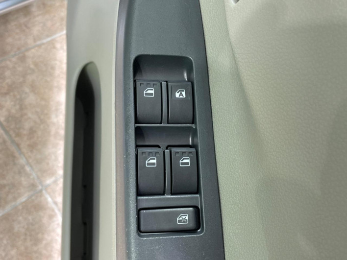 2017 Toyota Pixis Epoch DBA-LA300A (UW-6a0fc8d41180a)[7]