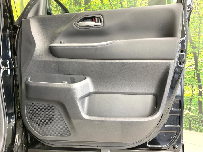 2022 Toyota Voxy 6BA-MZRA90W (UW-6a0fc94c10190)[25]