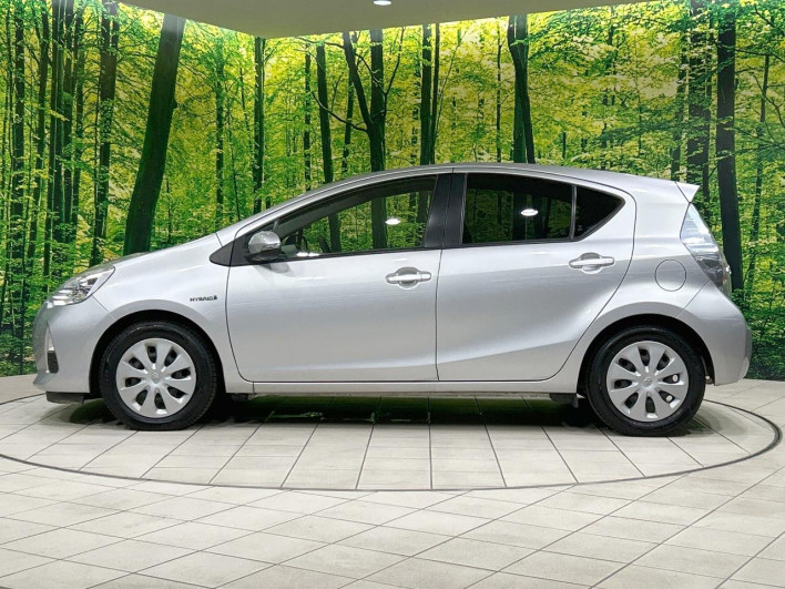 2012 Toyota Aqua DAA-NHP10 (UW-6a0fc9525b972)[12]