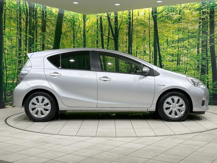 2012 Toyota Aqua DAA-NHP10 (UW-6a0fc9525b972)[8]
